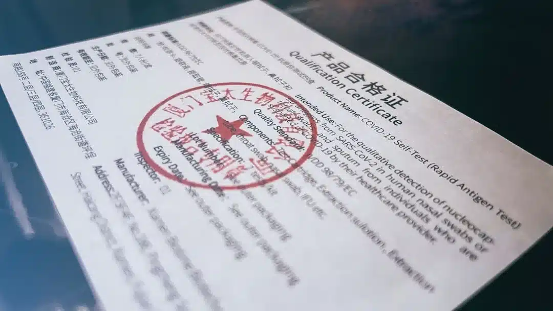 Ancienne carte grise étrangère barrée avec la mention 'vendu' ou 'exporté'
