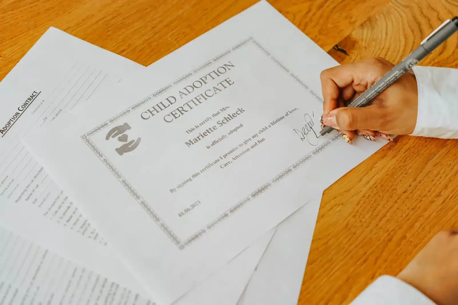 Certificat de cession d'un véhicule avec les signatures du vendeur et de l'acheteur