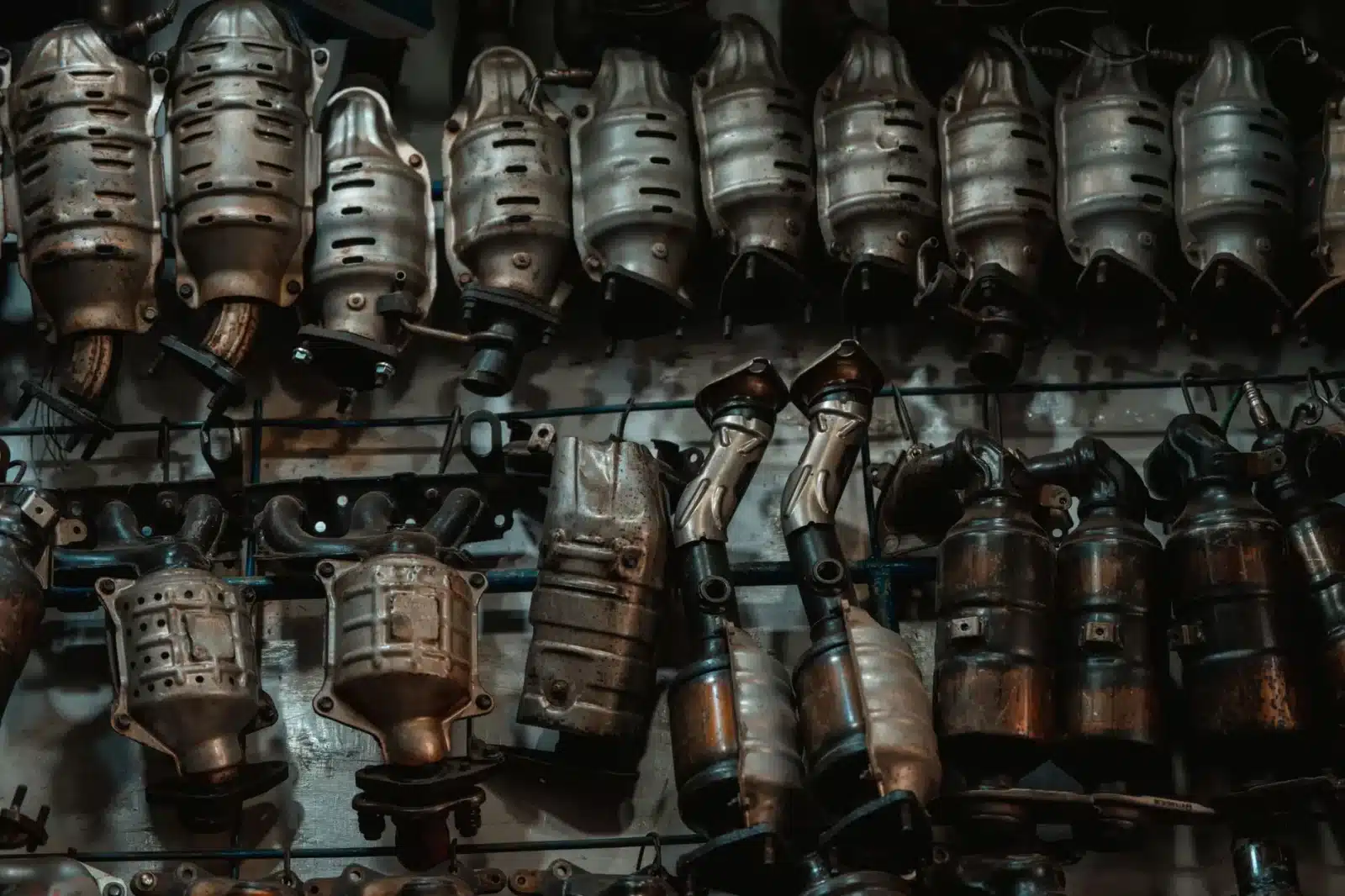 Coupe transversale d'un filtre à particules diesel encrassé par les suies
