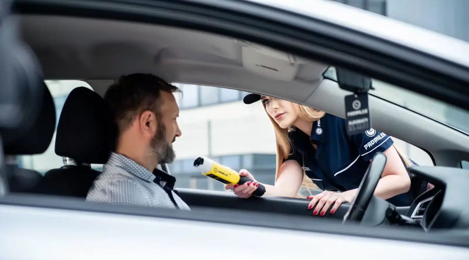 Éthylotest utilisé par un conducteur avant de prendre le volant