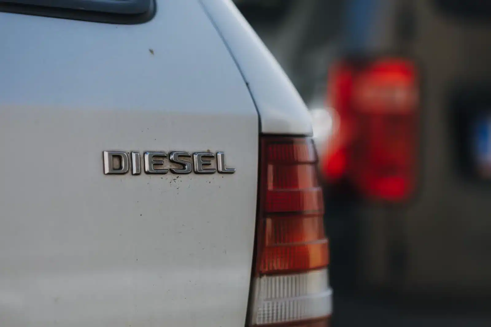 Filtre à particules diesel bouché, démonté d'une voiture