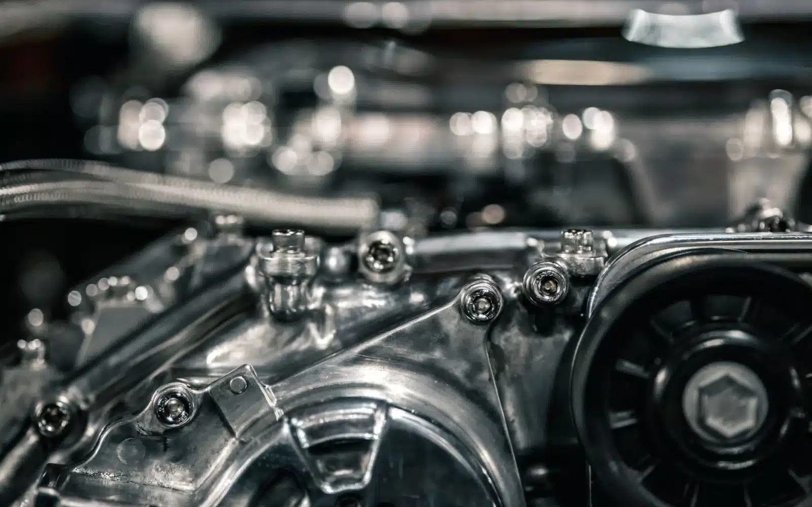 Pièces moteur : neuf, reconditionné ou occasion ? Le guide pour éviter les pièges
