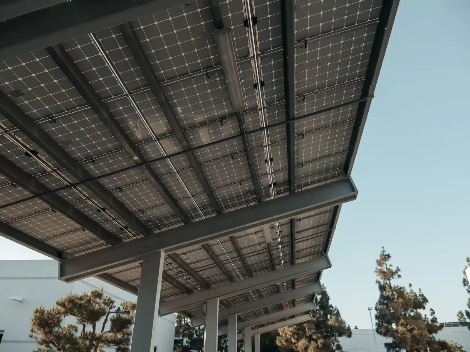 Plateforme électrique modulaire avec batterie et structure légère en aluminium