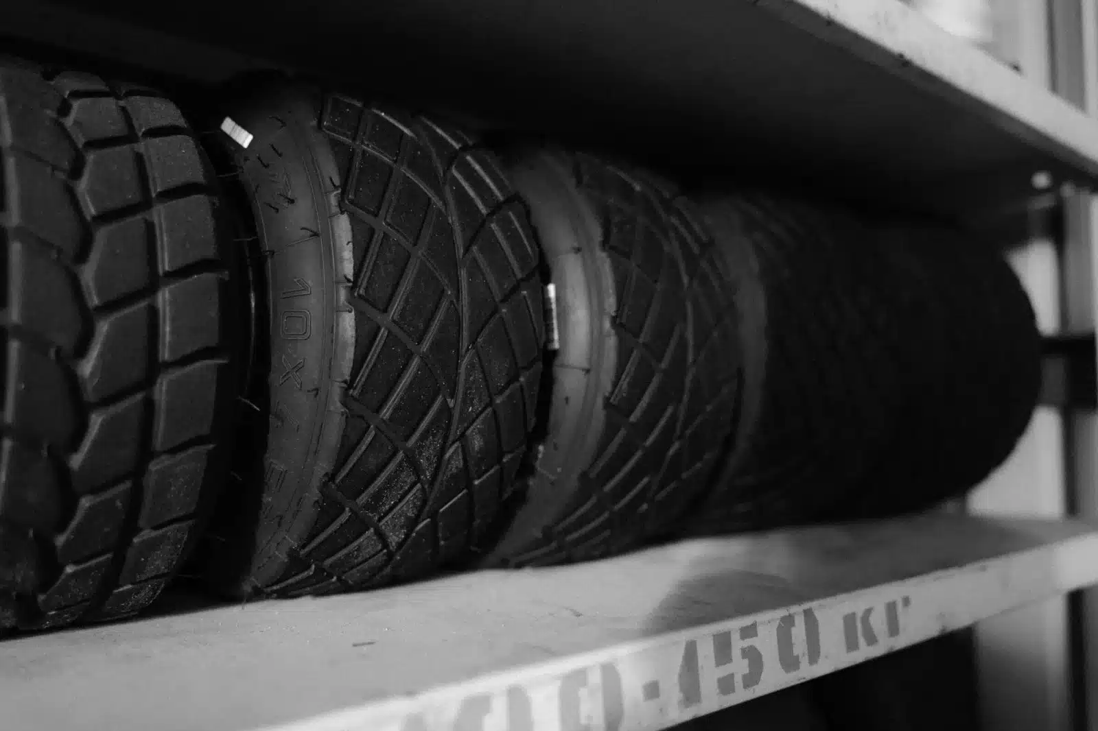 Pneus et suspension : tout savoir pour rouler en sécurité sans se ruiner