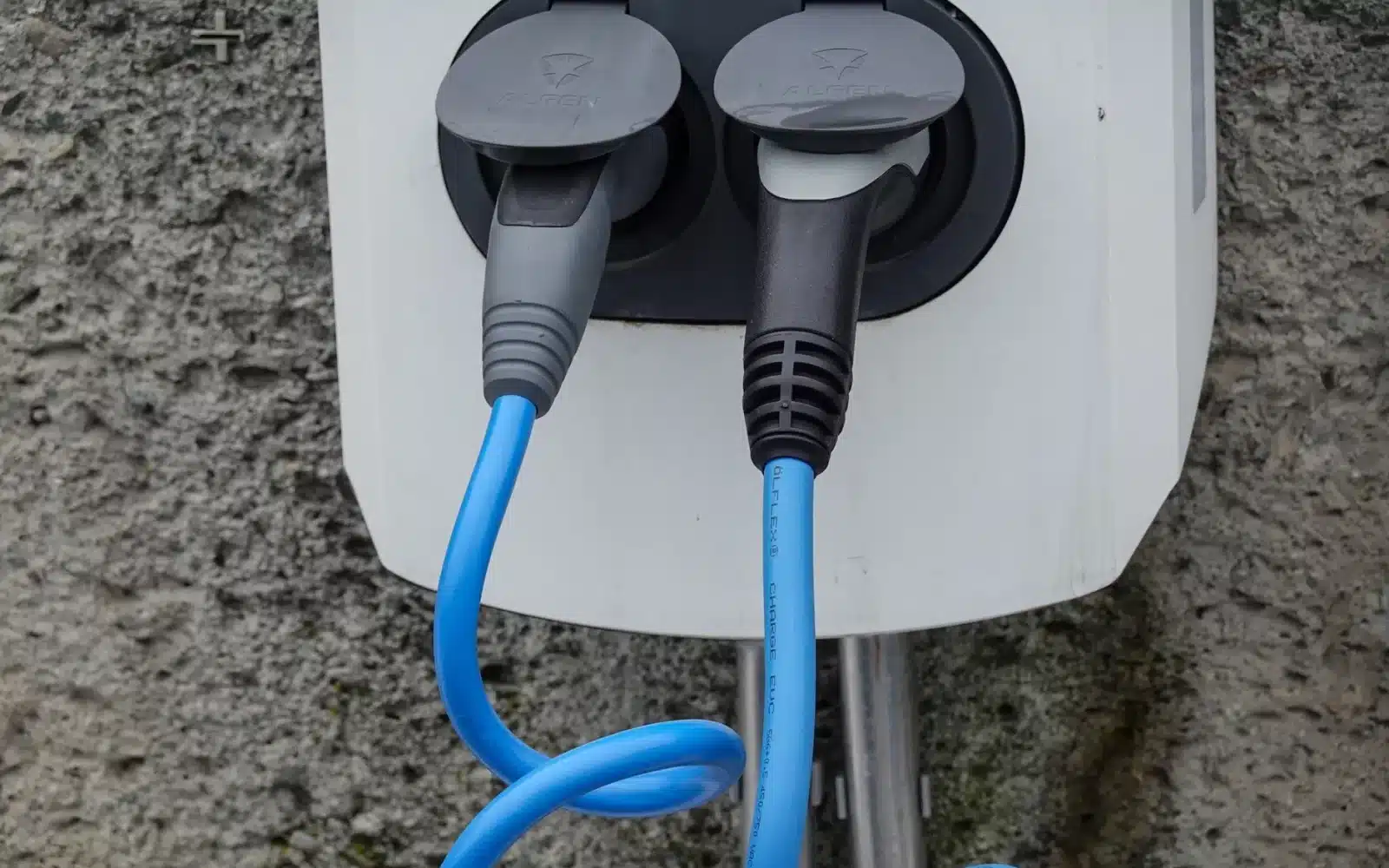 Recharge à domicile pour voiture électrique : quelle solution choisir en 2026 ?