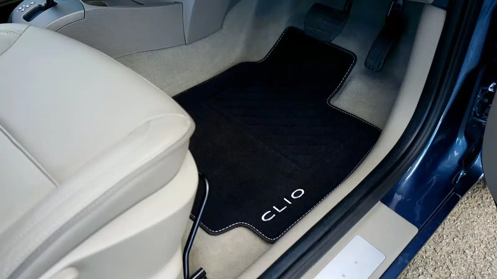 Tapis voiture sur mesure en caoutchouc, découpé au millimètre pour un habitacle de voiture