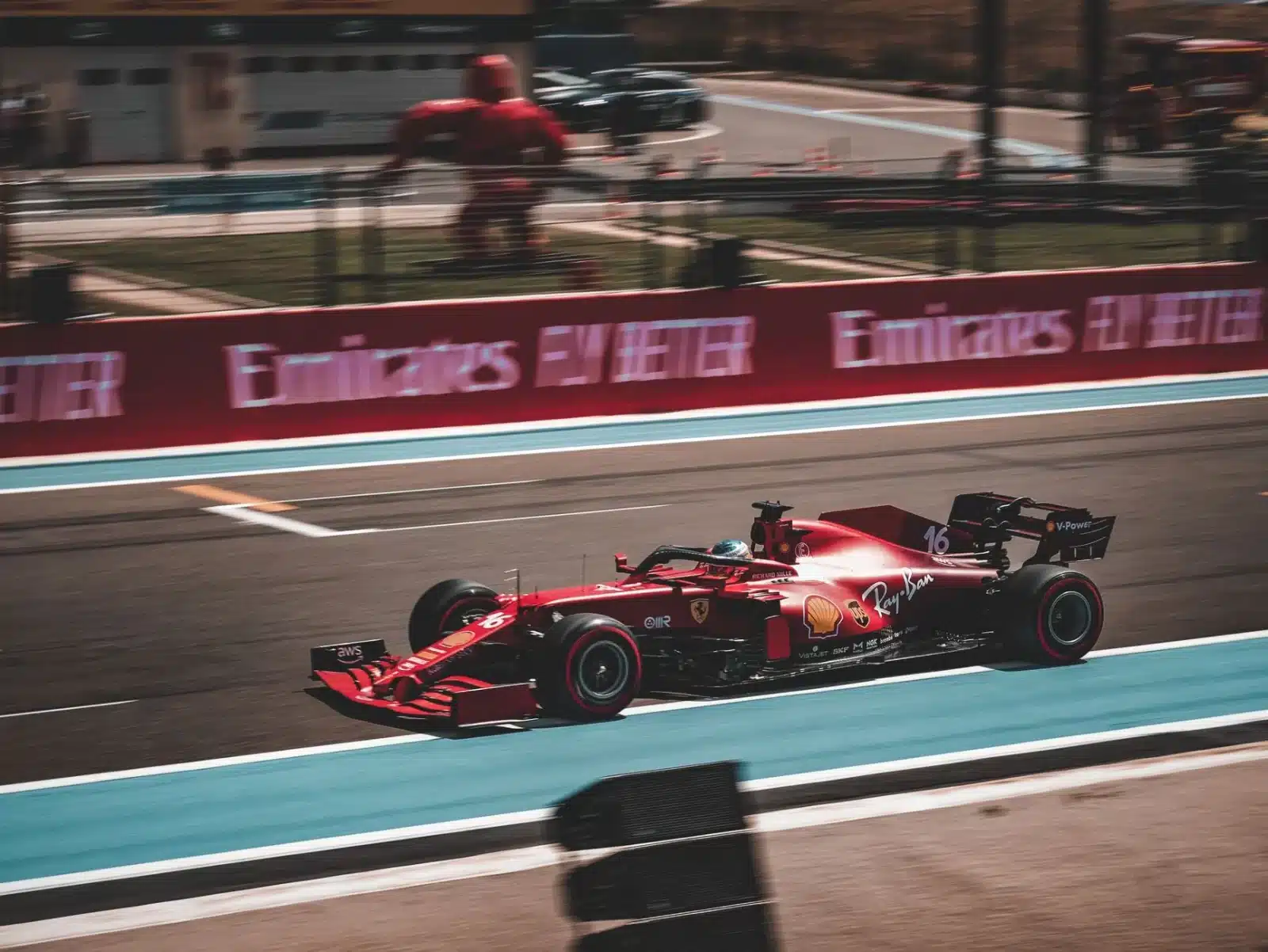 Voiture de Formule 1 en action sur le Circuit Paul Ricard lors d'un Grand Prix