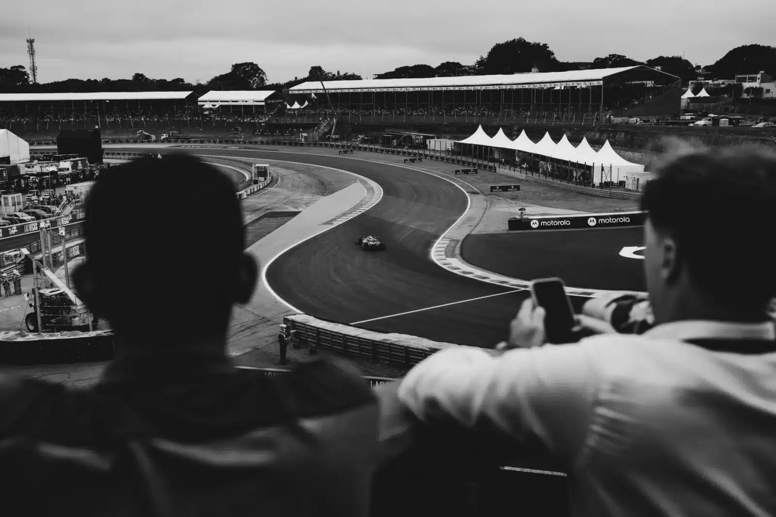 Vue aérienne du Circuit Paul Ricard pendant un Grand Prix avec public