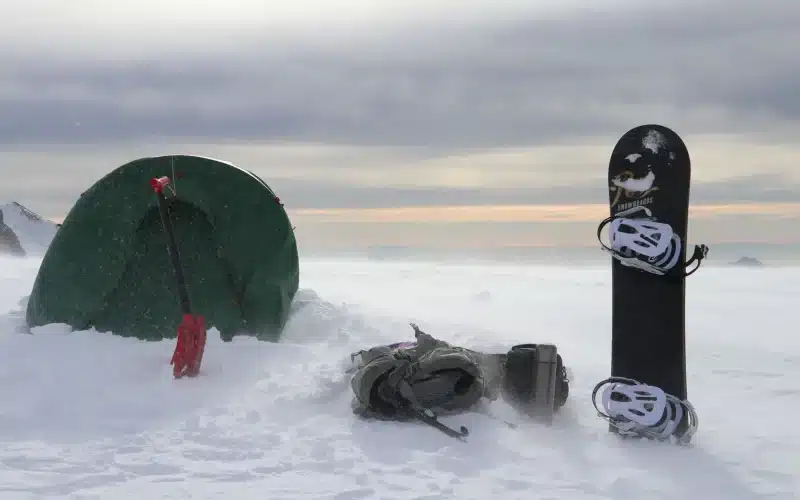 Camping-car en hiver : 10 conseils pour skier sans stress (et sans geler)