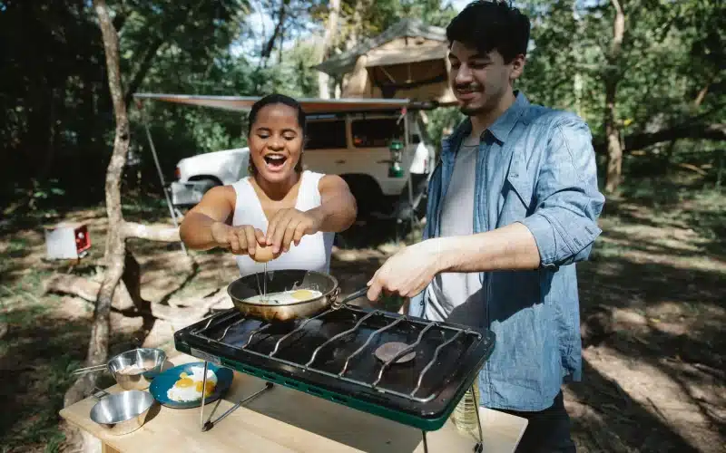 Gaz en camping-car : sécurité, réglementation et bonnes pratiques pour voyager serein