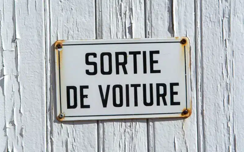 Location de voiture à l’aéroport : 7 astuces pour éviter les pièges et payer moins cher