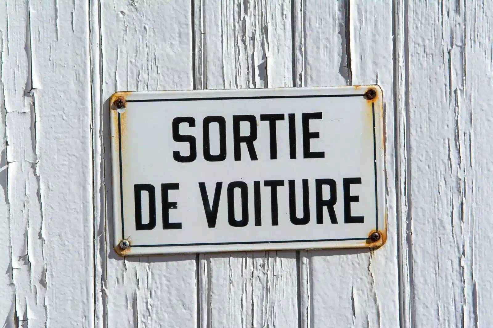 Location de voiture à l’aéroport : 7 astuces pour éviter les pièges et payer moins cher