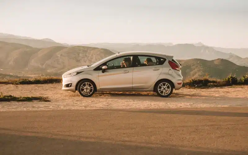 Location de voiture entre particuliers : avis, pièges et bonnes pratiques en 2026