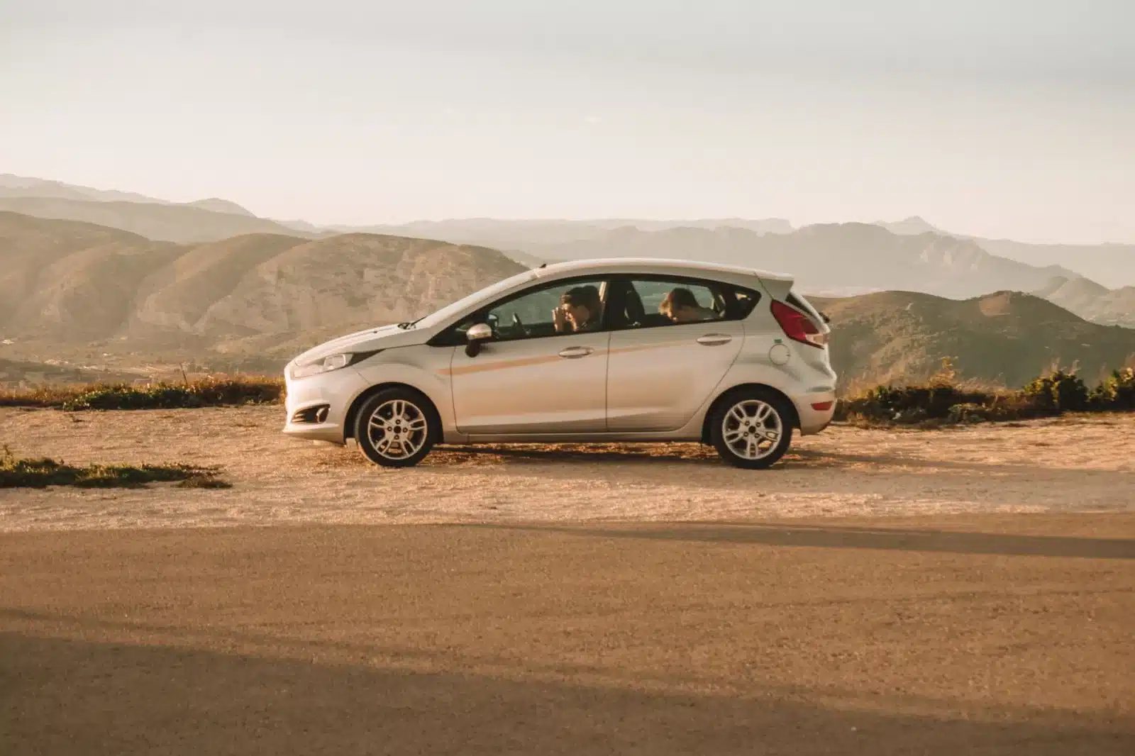 Location de voiture entre particuliers : avis, pièges et bonnes pratiques en 2026