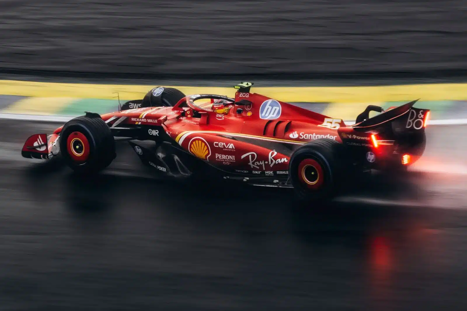 Monoplace F1 2026 avec aileron à aérodynamique active en mouvement