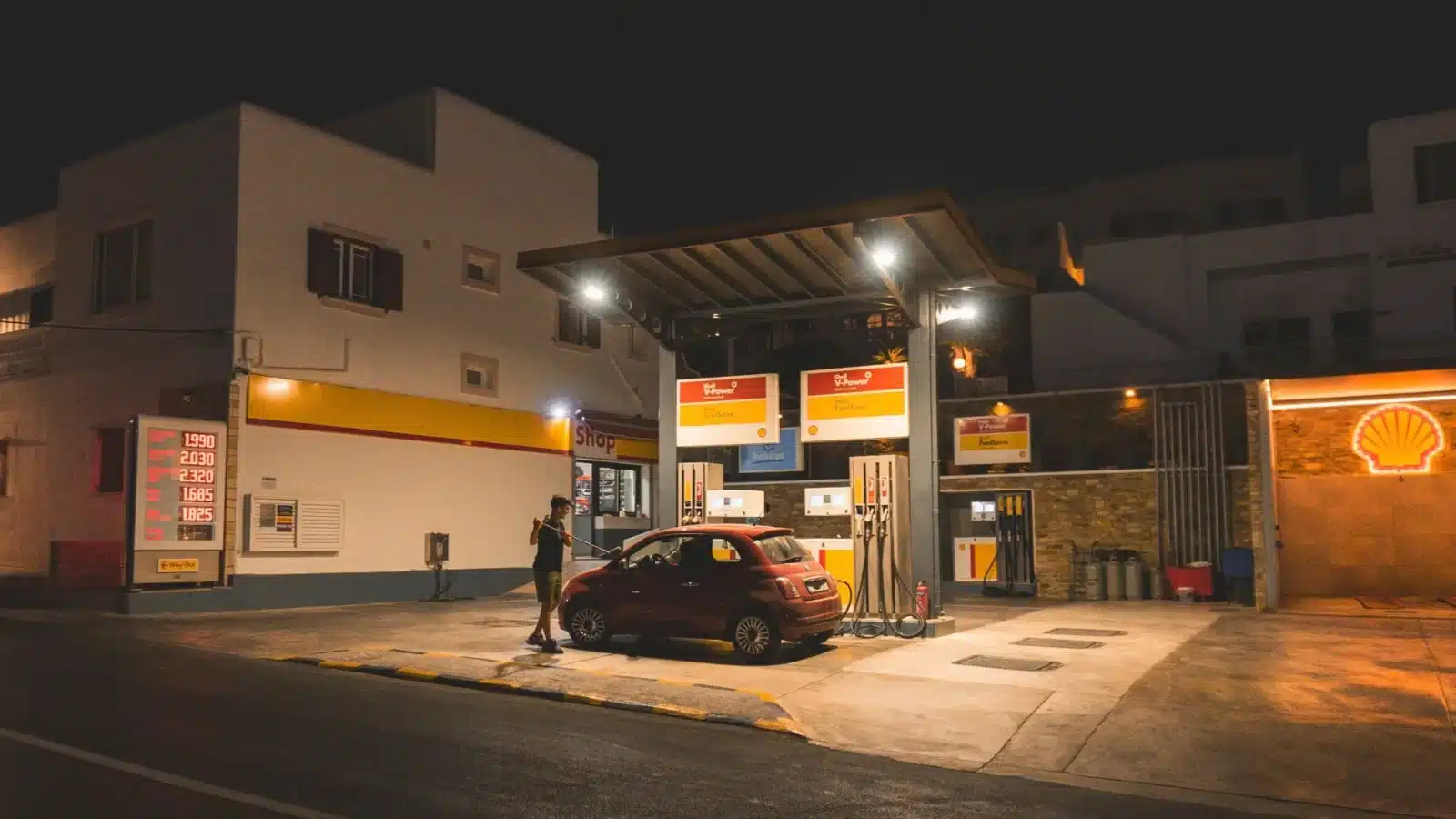 Pompe à carburant affichant les prix de l'E85, du GPL et du gazole