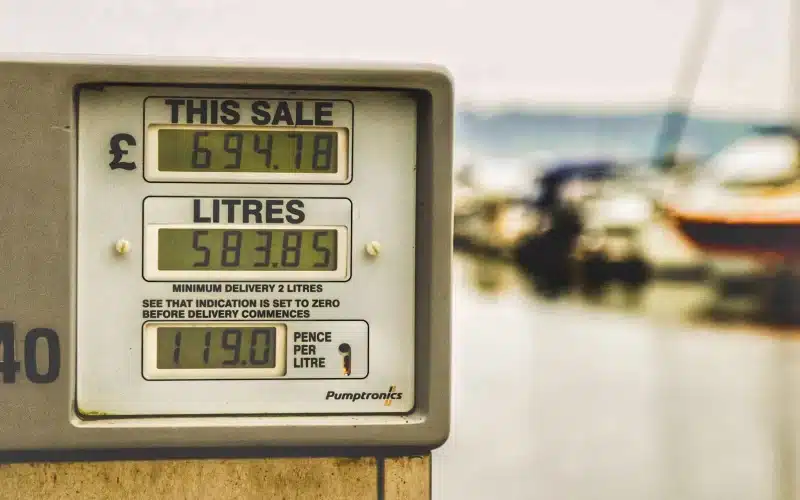 Stations low cost : où trouver du carburant de qualité au meilleur prix en 2026 ?
